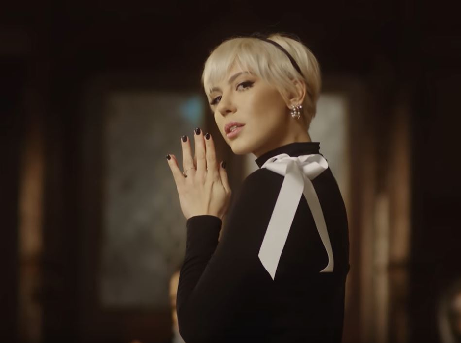 Sore a lansat primul videoclip alături de fiica sa! Povestea emoționantă a piesei “Ce faci, fată?” și ce peripeții au trăit artista și Erin pe platourile de filmare