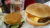 Cât va costa un Baconator Single sau un desert Famous Frosty la Wendy’s din România. Prețurile sunt accesibile