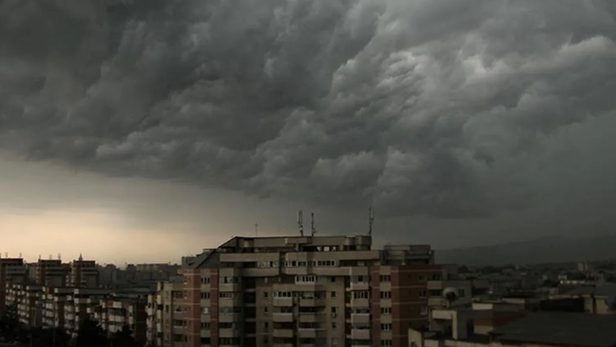 Prima mare furtună a sezonului din Europa de nord s-a soldat cu cel puţin 11 morţi