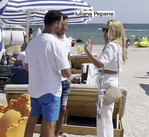 Iuliana Pepene, la o discuție cu amicii alături de care s-a distrat în club