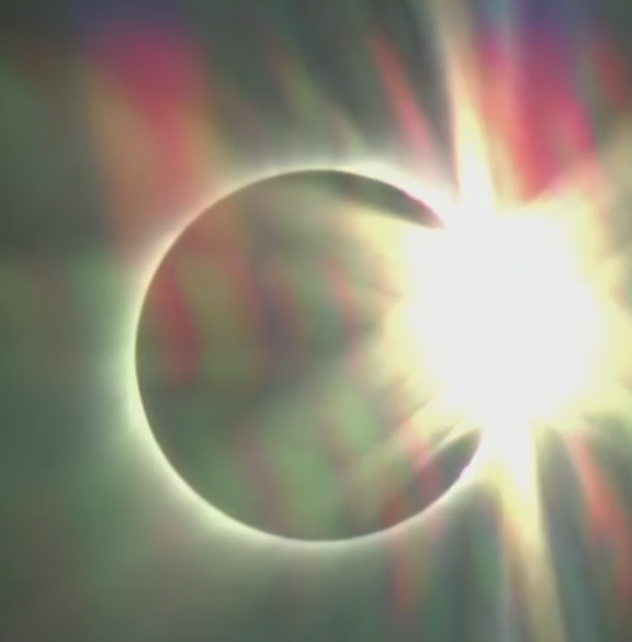 Eclipsă totală de Soare, imagini incredibile! Vedetele nu au ratat momentul rar