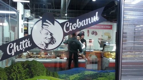 Toata ziua printre oi, insa le stie pe toate divele siliconate de la noi! Ce parere are ciobanul Ghita despre Bianca si Cruduta!