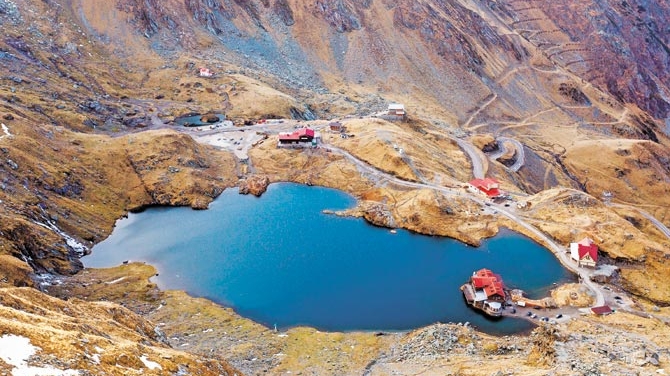 Racoare ca de Boboteaza in lacurile glaciare din Romania! Ape in care nu rezisti decat 4 secunde!