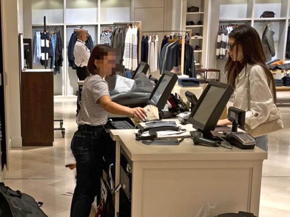 Cleopatra Stratan a mers la mall să profite de reduceri / (Foto: CANCAN.RO)