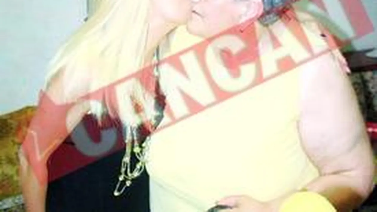 Elena Udrea i-a daruit o geanta de firma Mariei Ciobanu