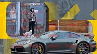 Iubita îi învârte pe degete maşinile de lux! Smără i-a “reţinut” Porsche-ul şi... Tratament regesc pentru prietenul blănos