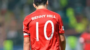 L-am gasit pe Benny Hill de Romania! Faze comice la mall cu decarul lui Dinamo si iubita lui