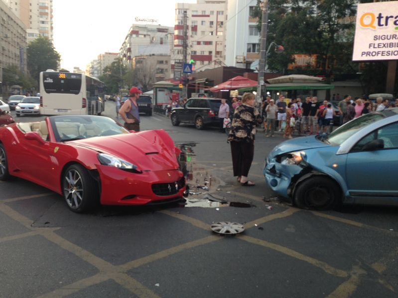 Momentul în care Adrian Minune și-a distrus bolidul într-un accident rutier în București
