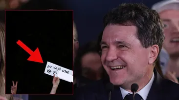 Mesajul viral al nopții! Ce i-a scris un susținător lui Nicușor Dan pe un bilețel: ”Nu va fi ușor, va fi...”