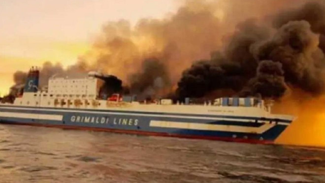 Un feribot cu zeci de români la bord a luat foc în Grecia. Mai multe persoane sunt dispărute