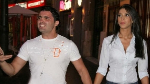 Pepe a uitat ca e insurat? S-a distrat la mare fara sotie dar a avut cine sa-i tina companie