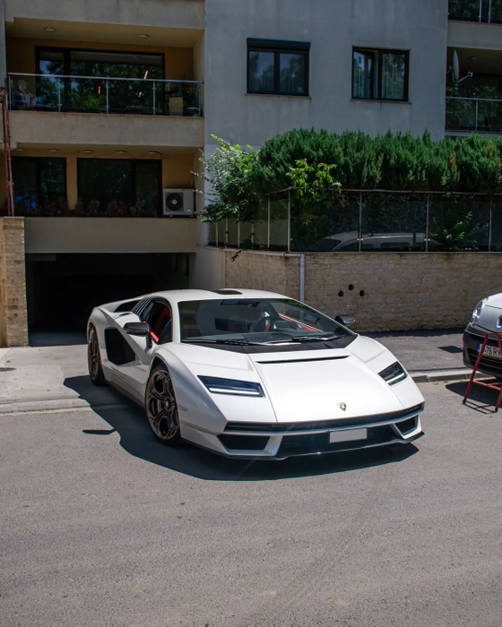 Lamborghini-ul Countach pe care milionarul Florian a dat 2,8 milioane de euro (Foto: Instagram)