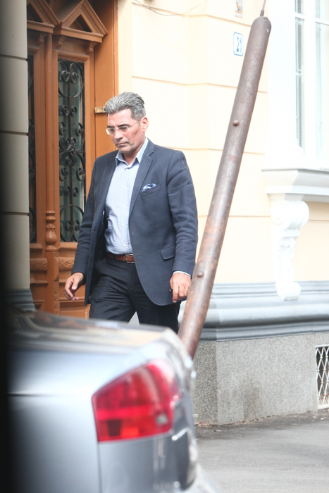 Marcel Toader, cu ochii în pământ după întâlnirea cu avocata Oana Anghel