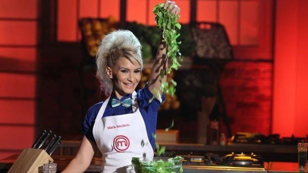 Maria Secrieriu a fost cerută de soţie! Prima imagine cu inelul de logodnă impresionant primit de fosta concurentă ”Masterchef”
