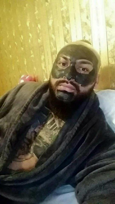 Dani Mocanu și-a tras piscină de plastic, care e “păzită” de lei suflați cu aur! “Regele, la o mică relaxare”