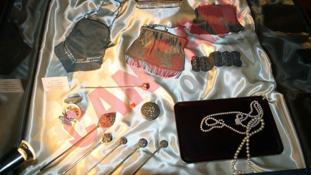 Uite cum aratau poseta si colierul Reginei Maria