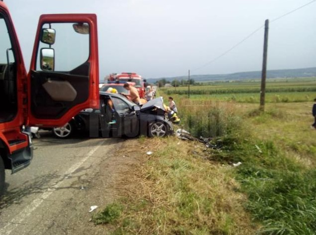 Accident grav în Suceava după ce două mașini s-au ciocnit! Cinci persoane au fost rănite