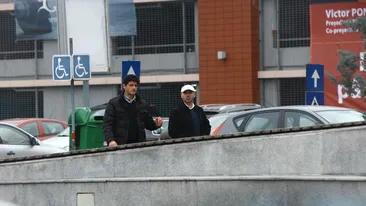 Au iesit ca fetele la mall! Jean Vladoiu si Miodrag Belodedici, sedinta prelungita de shopping!
