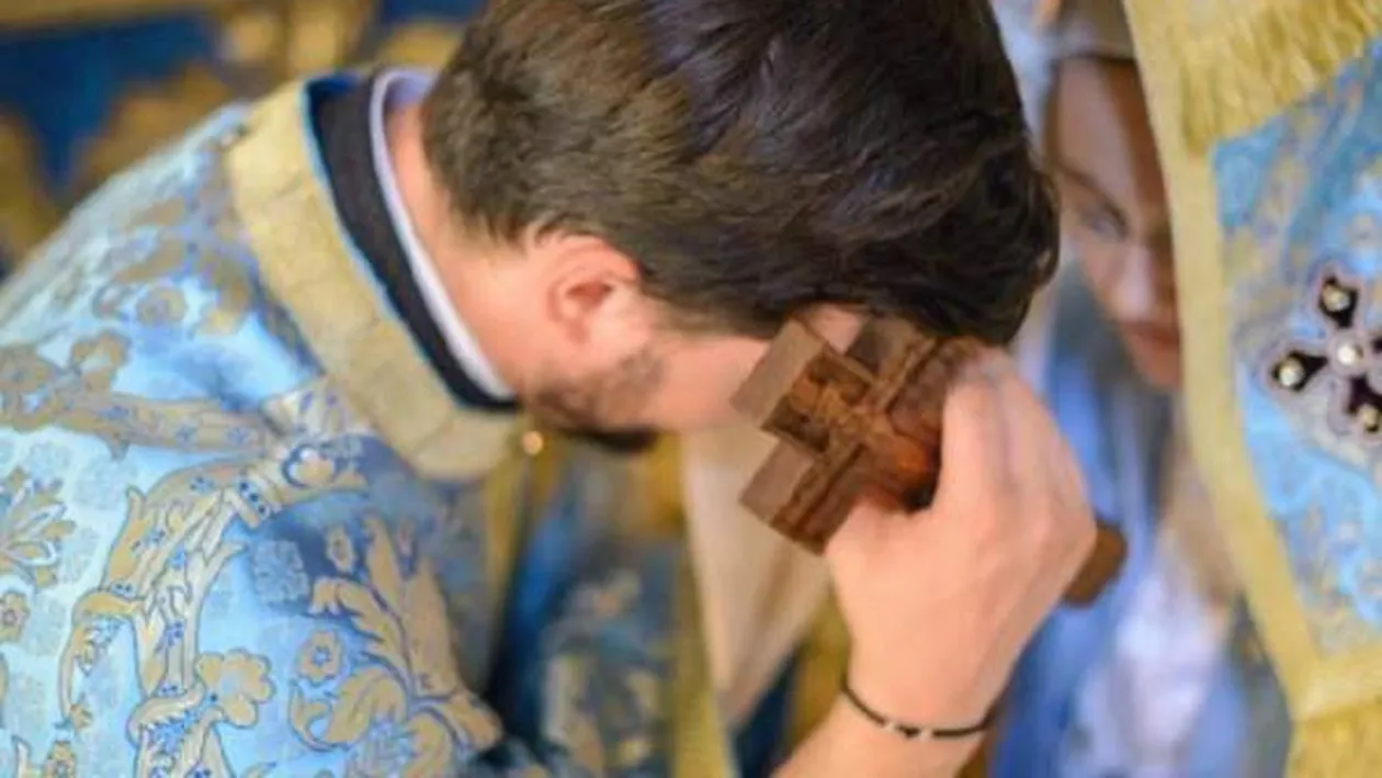 BANCUL ZILEI: O tânără merge la spovedanie