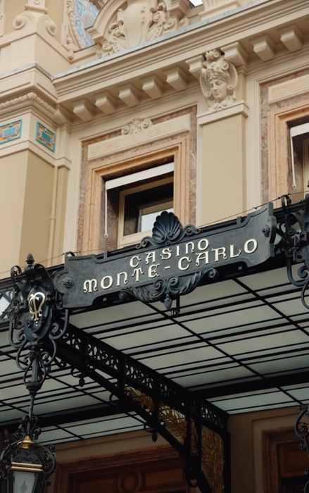 Românii au luat cu asalt Coasta de Azur. Flotă de mașini de lux, înmatriculate în România, în parcările hotelurilor din Monaco