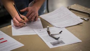 Câți lei încasează lunar un recenzor de la recensământul populației, în 2022