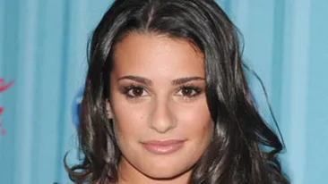 Lea Michelle isi pastreaza formele cu tofu, branza din soia si salate