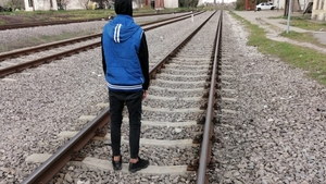A jucat „Adevăr sau provocare” și a ajuns după gratii. Un tânăr giurgiuvean a lăsat fără comunicații linia CFR dintre Giurgiu și Ruse