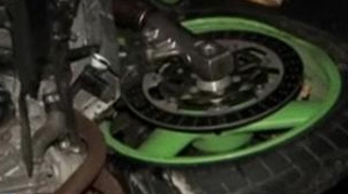 VIDEO Sfarsit tragic! Un tanar de 22 de ani a intrat cu motorul intr-un tactor!