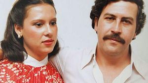 Fratele lui Pablo Escobar a lansat un smartphone pliabil