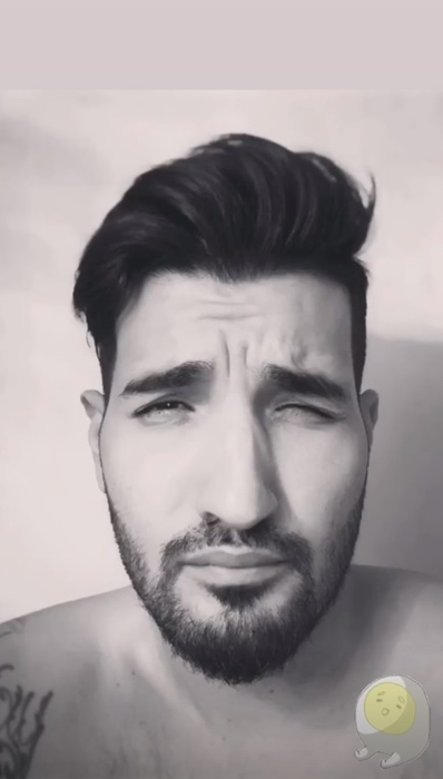 Nadir, îngenuncheat de suferință. Poezia emoționantă scrisă pentru mama lui moartă: “Plâng zi de zi și sunt recunoscător”