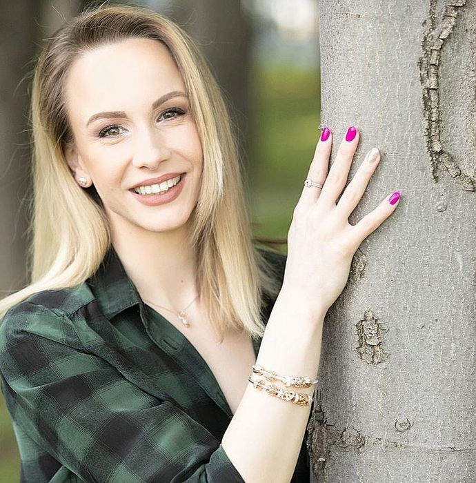 SANDRA IZBAŞA a luat o decizie care îi va uimi pe mulţi. Fosta gimnastă s-a ras în cap după ce i-a spus adio lui PETRIŞOR RUGE