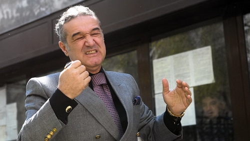 SCANDAL la Poarta Alba! Gigi Becali s-a luat la bataie cu un alt detinut, suporter infocat al Stelei