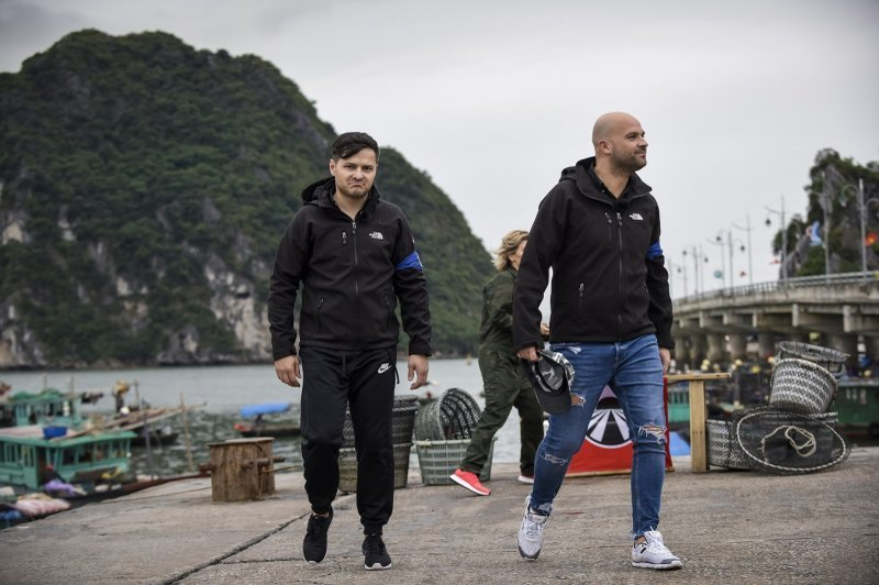Mesajele lui Liviu Vârciu şi Andrei Ştefănescu din Asia: ”Mi-e dor de …”