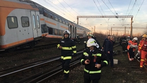 Scene de groază în trenul lovit de marfar în Ploiești. Mărturia unui călător: ”Multă lume țipa, mulți au ieșit afară”