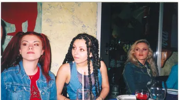 Anii de liceu nu au fost tocmai usori pentru fetele de la Candy! Au fost exmatriculate si au mancat bataie crunta de la colege!