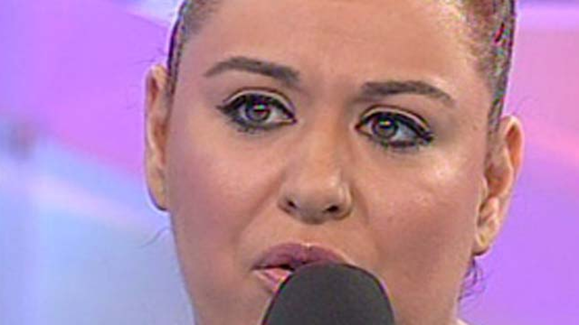 Oana Roman, distrusa din cauza bolii mamei sale! Ce amintiri dureroase a facut publice vedeta