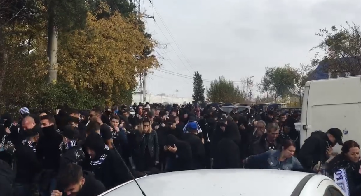 Violențe la Craiova, înainte de meciul  CSU II - FCU. Jandarmii au dat cu gaze lacrimogene