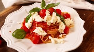 Spaghetti alla Caprese, direct din Capri – Pasta Queen îți șoptește o rețetă simplă, perfettissima!