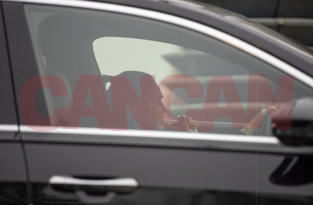 Corina Caciuc, surprinsă în trafic (Foto: CANCAN.RO)