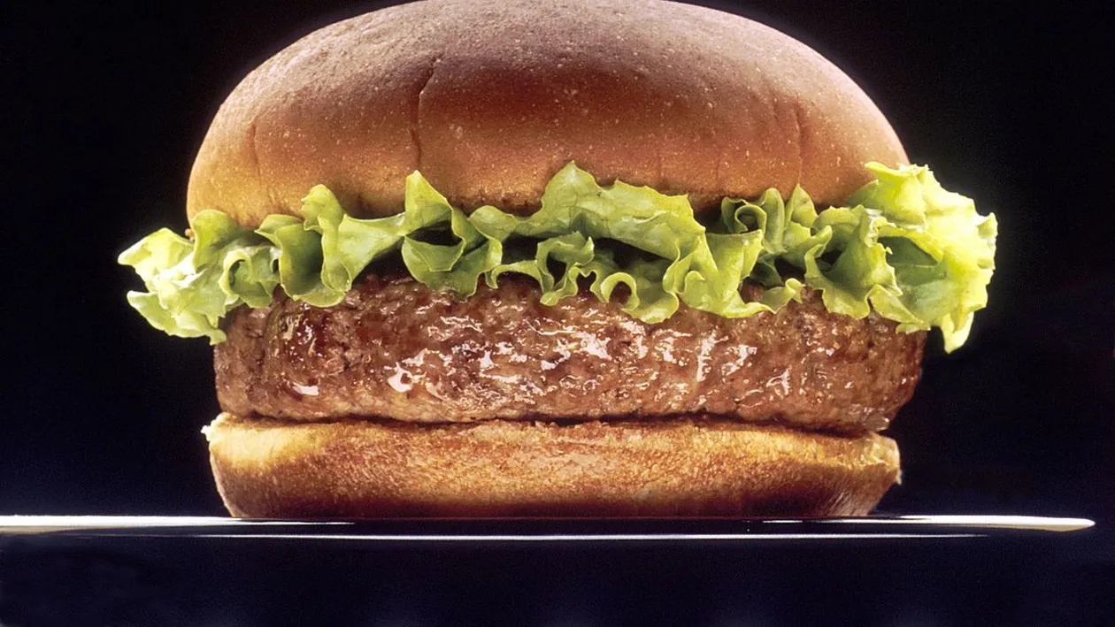 Tragedie. A murit după ce a consumat un hamburger. Acesta conţinea...