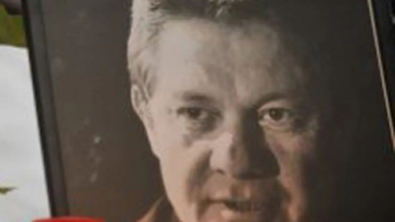 Actorul Emil Hossu a fost inmormantat la Bellu! Aplaudat pe ultimul drum de sute de persoane!