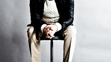 O recunosti? Laura Cosoi cu un look neobisnuit