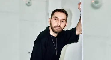 Adonis Enache o dă la pace cu „parfumierii” care l-au trimis în exil de pe Dorobanți. “Madison” continuă războiul: “El și cu anturajul lui nu sunt bineveniți!”