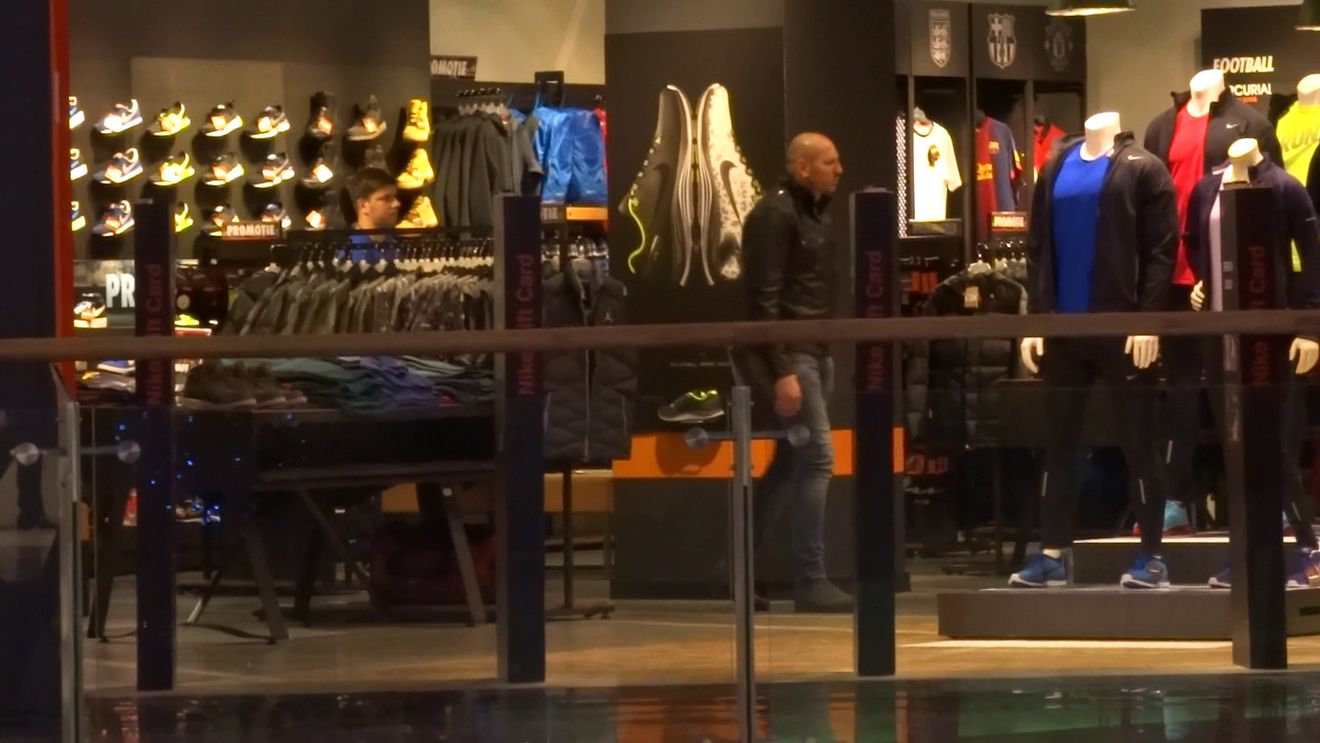 Bogdan Stelea isi cauta din poarta-n poarta echipament sportiv. Degeaba sunt reduceri, nu i-a picat nimic in plasa