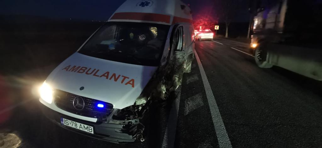 Accident grav în județul Iași. 7 persoane au decedat după ce un camion, o ambulanţă și un autoturism s-au ciocnit