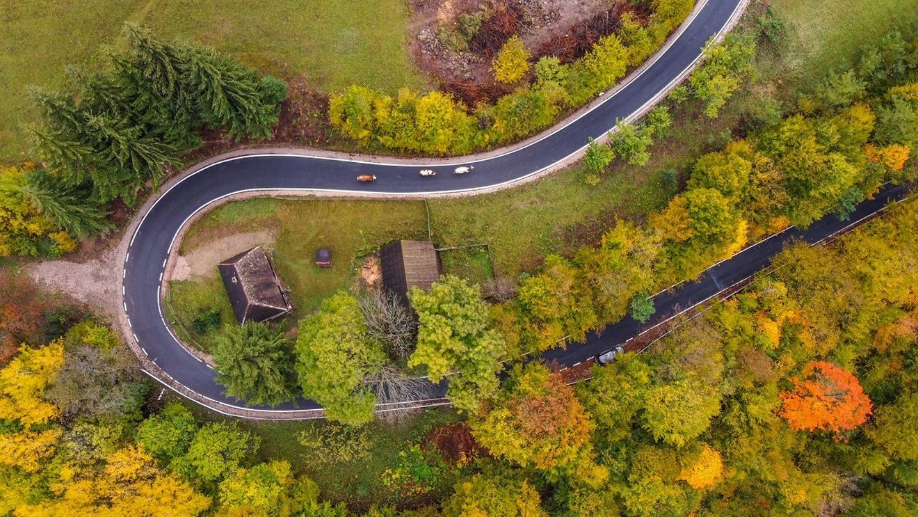 Șoferii români vor fi nevoiți să plătească o nouă taxă pentru a avea acces în anumite zone ale orașelor