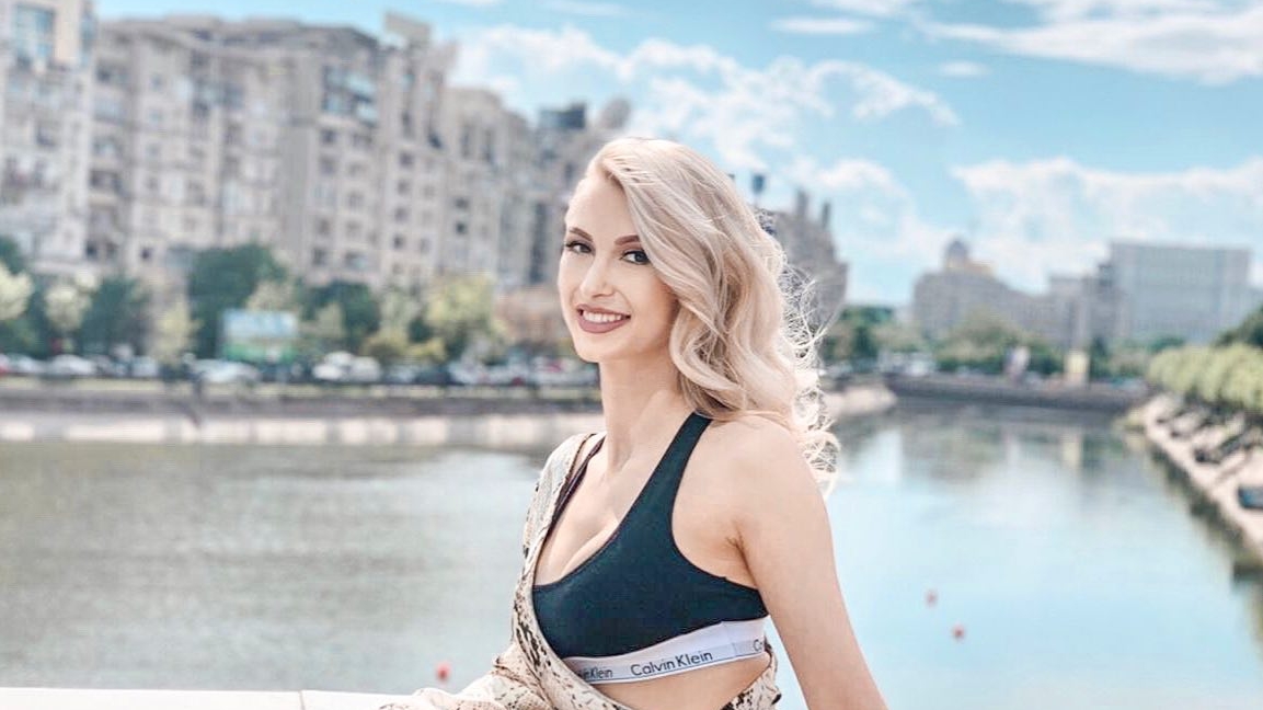 Cum vor arăta cele trei rochii pe care le va purta Andreea Bălan la nunta și botezul din toamnă