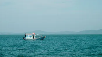 Un vas de pescuit s-a scufundat în Marea Neagră după un atac. Sunt morți și răniți
