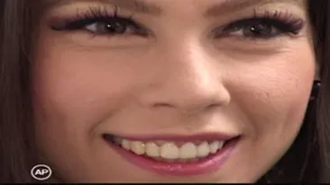 Zâmbetul perfect costă! Iuliana Luciu dă o mică avere pe refacerea danturii, dar speră să primească reducere de la dentist