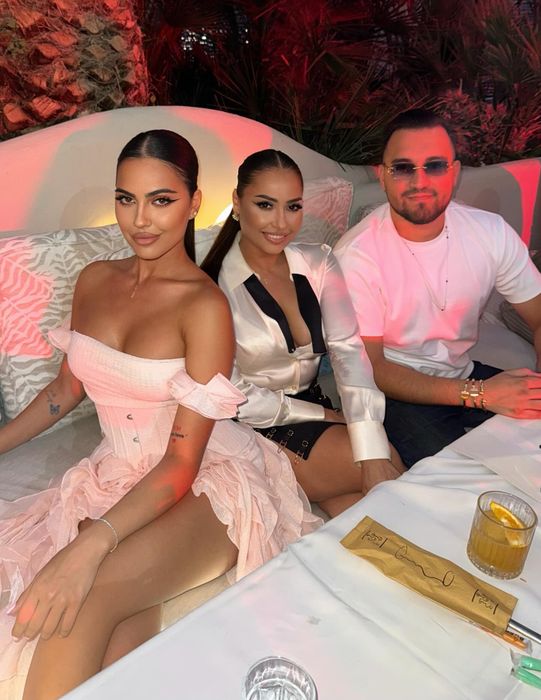 Vanessa a pus poze de la petrecere pe rețelele de socializare, dar fără Bogdan de la Ploiești (Foto: Instagram)